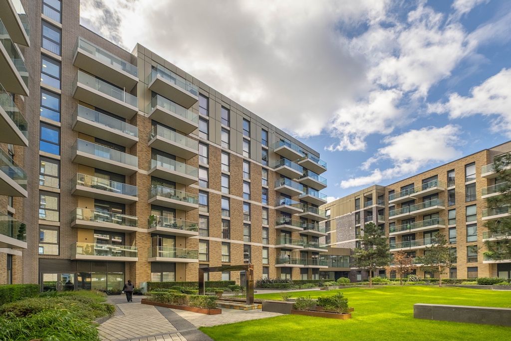 Property photo 1 of 12 14-Hamond-Court-Q...