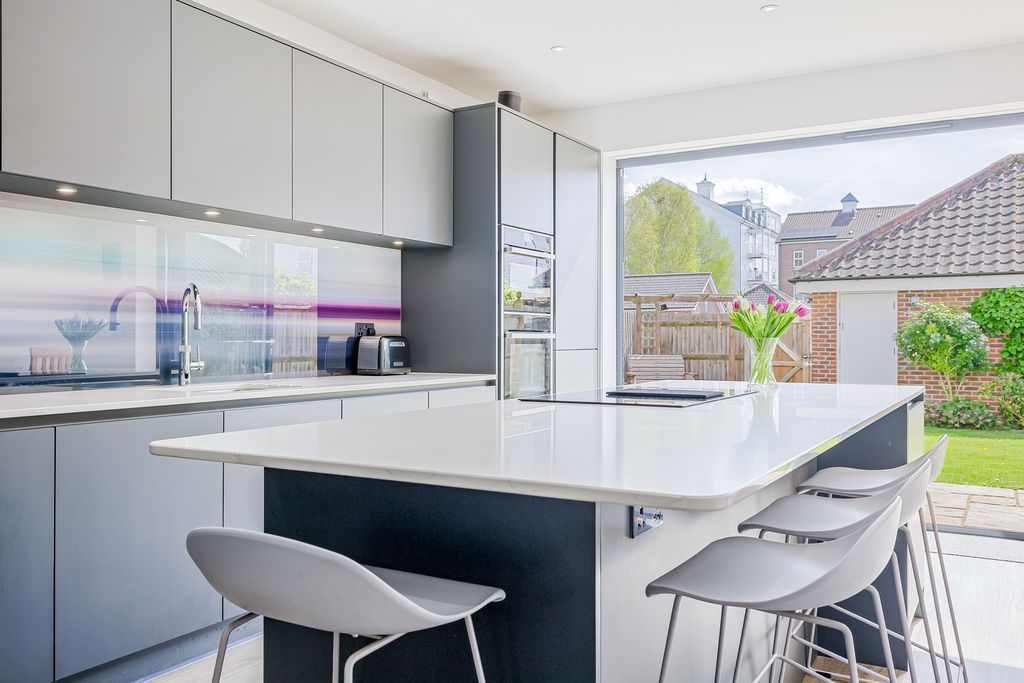 Property photo 2 of 49 Ivy Gate