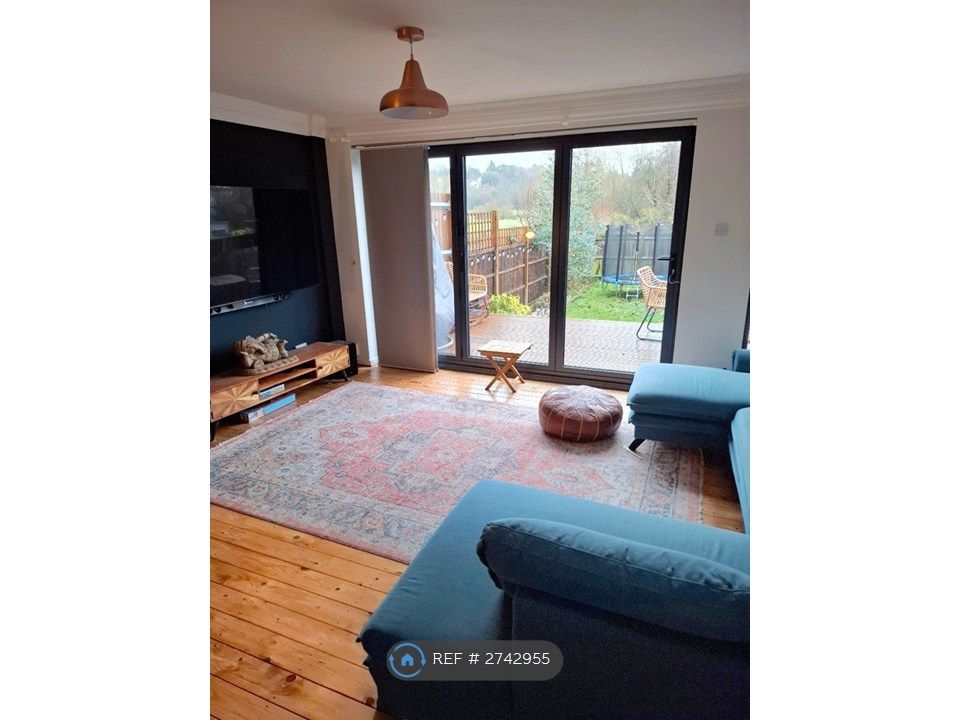 Property photo 3 of 27 Living Room