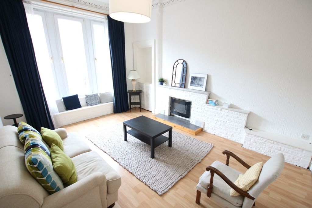 Property photo 2 of 8 Lounge