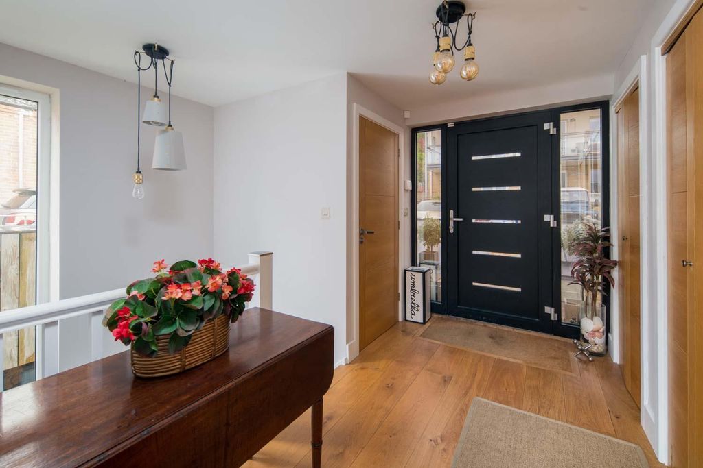 Property photo 3 of 23