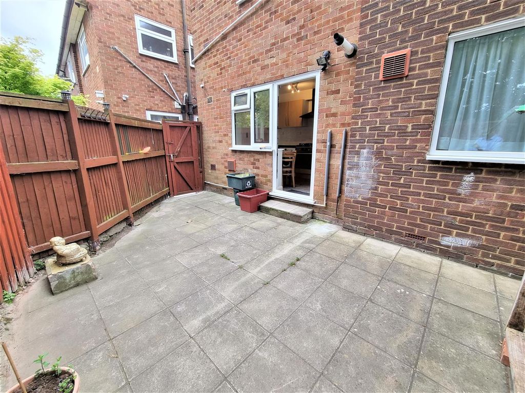 Property photo 3 of 4