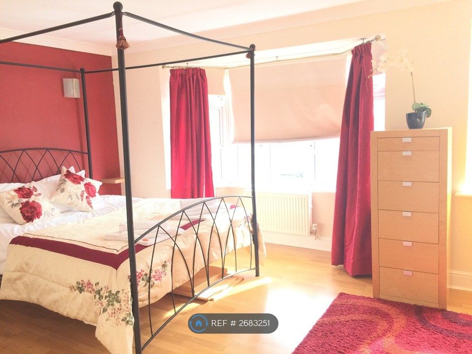 Property photo 3 of 31 Master Bedroom1