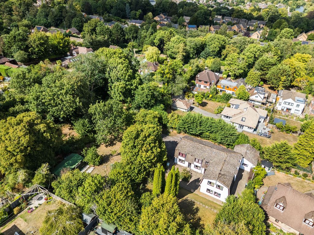 Property photo 1 of 45 1097 Oxford Road, Tilehurst