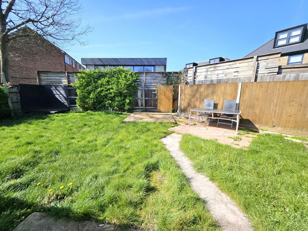 Property photo 2 of 10 Photo 3