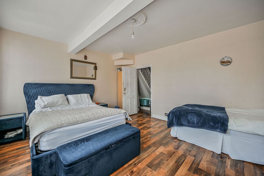 Property photo 1 of 24