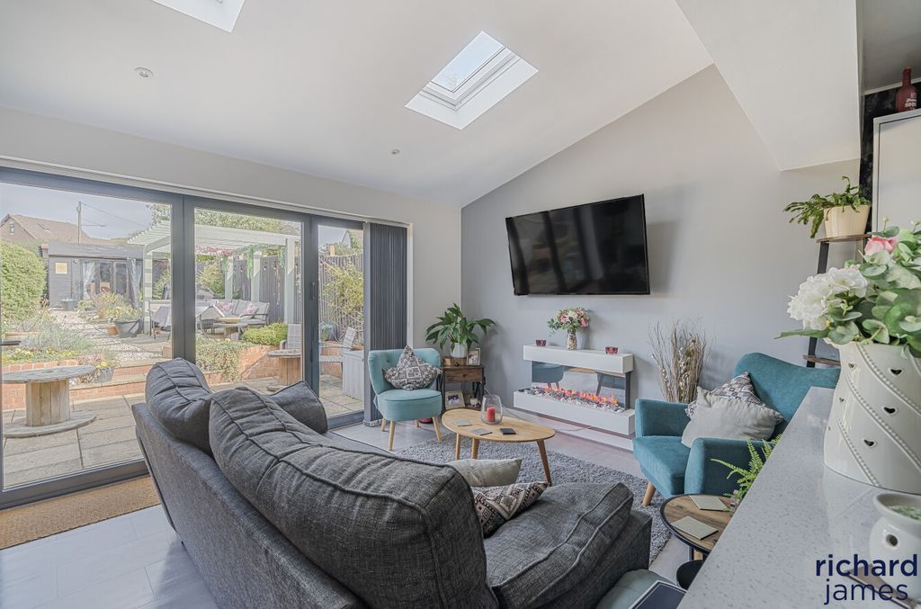 Property photo 2 of 13 Aa5F9Fa6-21E2-462...