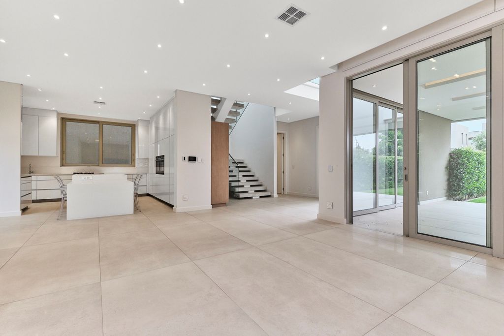 Property photo 2 of 25