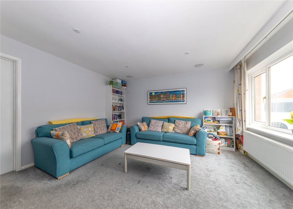 Property photo 2 of 13 Lounge