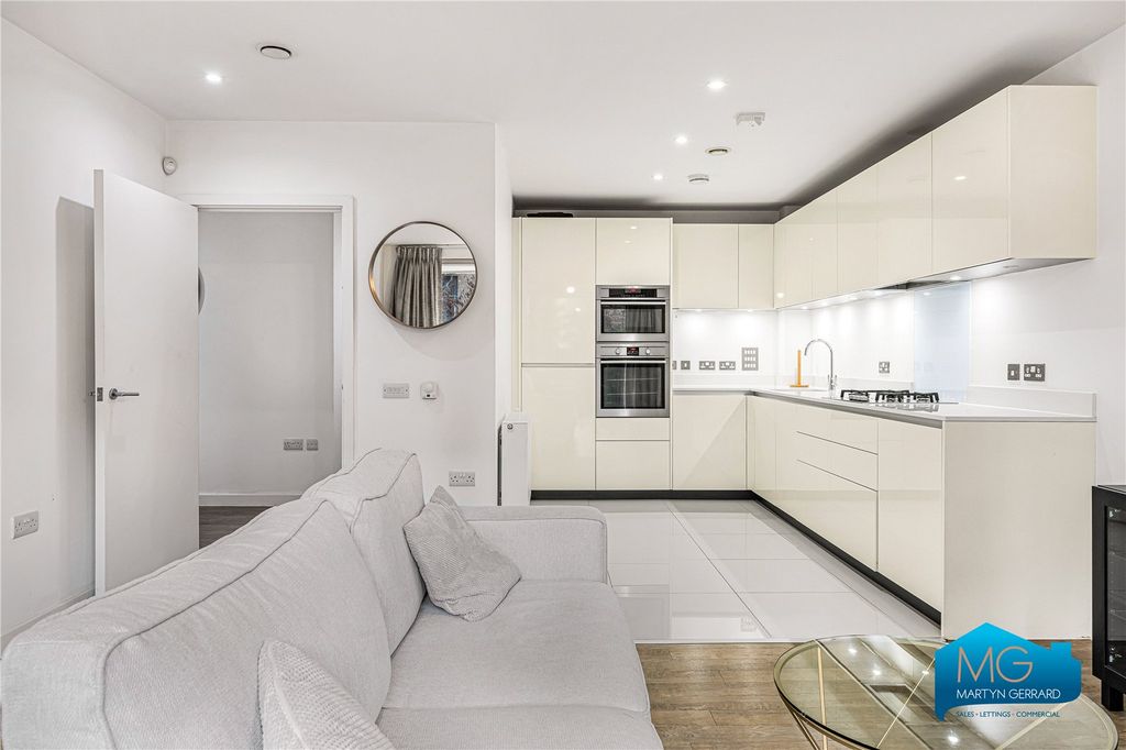 Property photo 3 of 21 Picture No. 12