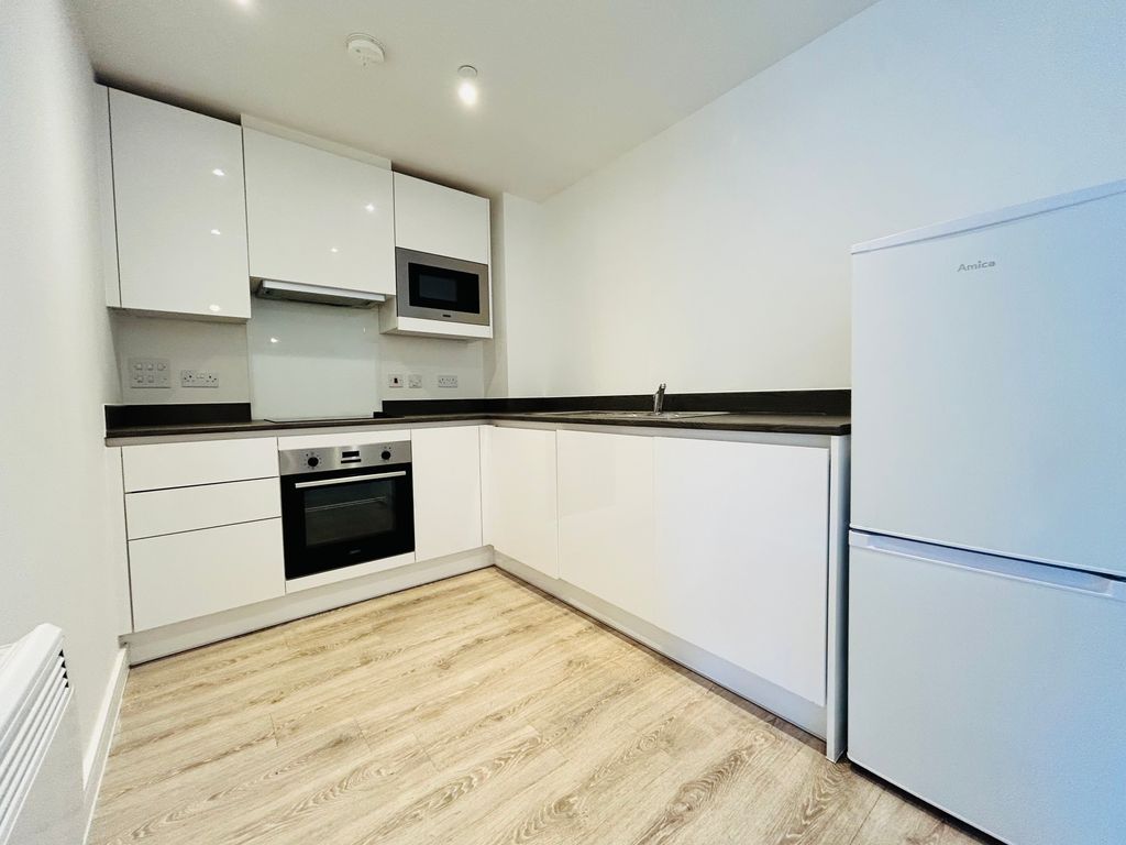 Property photo 2 of 8 Kitchen