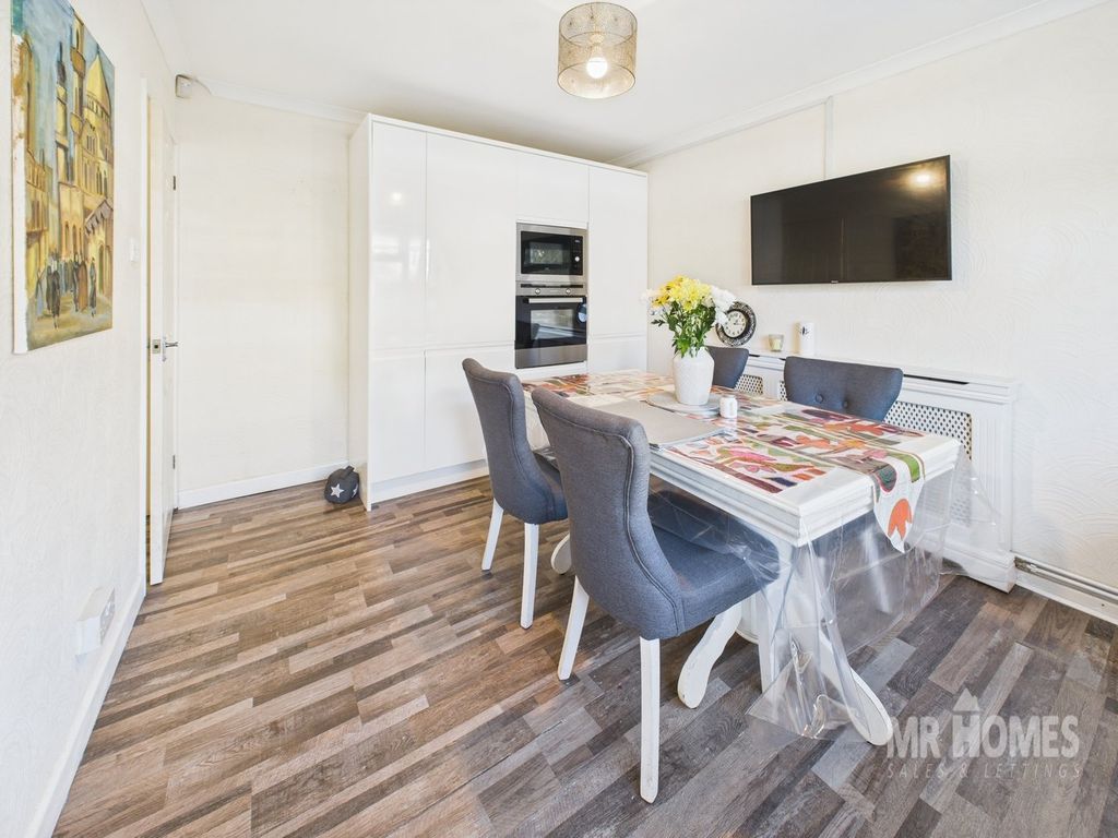 Property photo 3 of 32