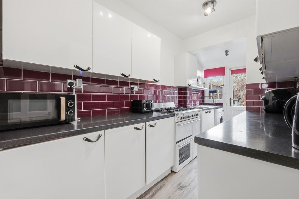 Property photo 3 of 36