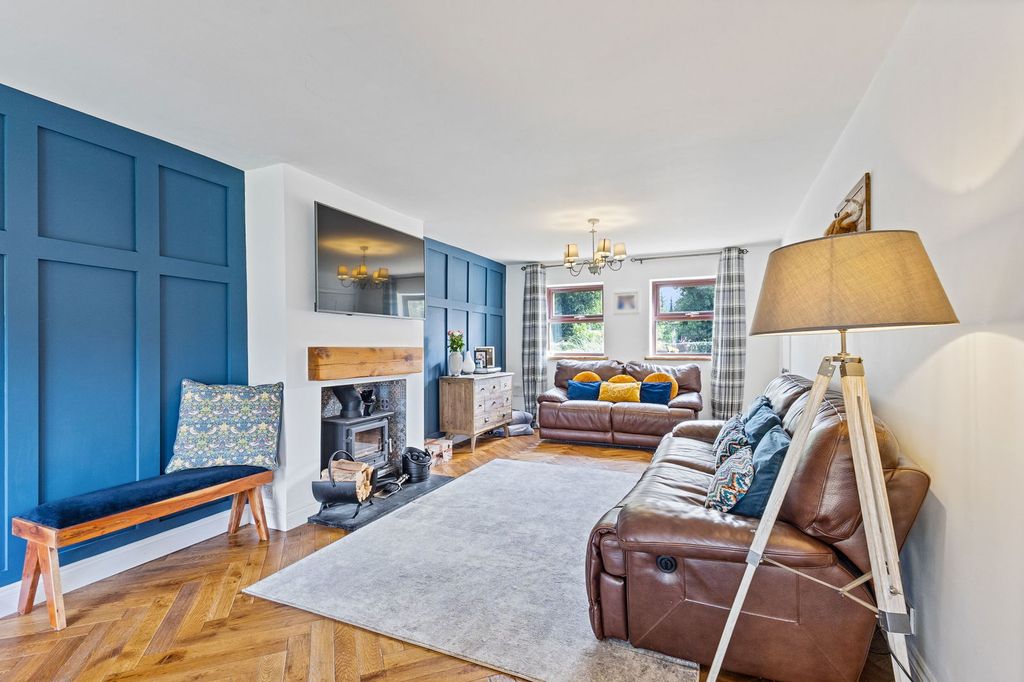 Property photo 2 of 29