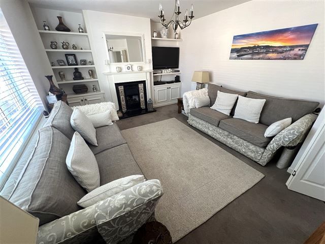 Property photo 2 of 18 Lounge