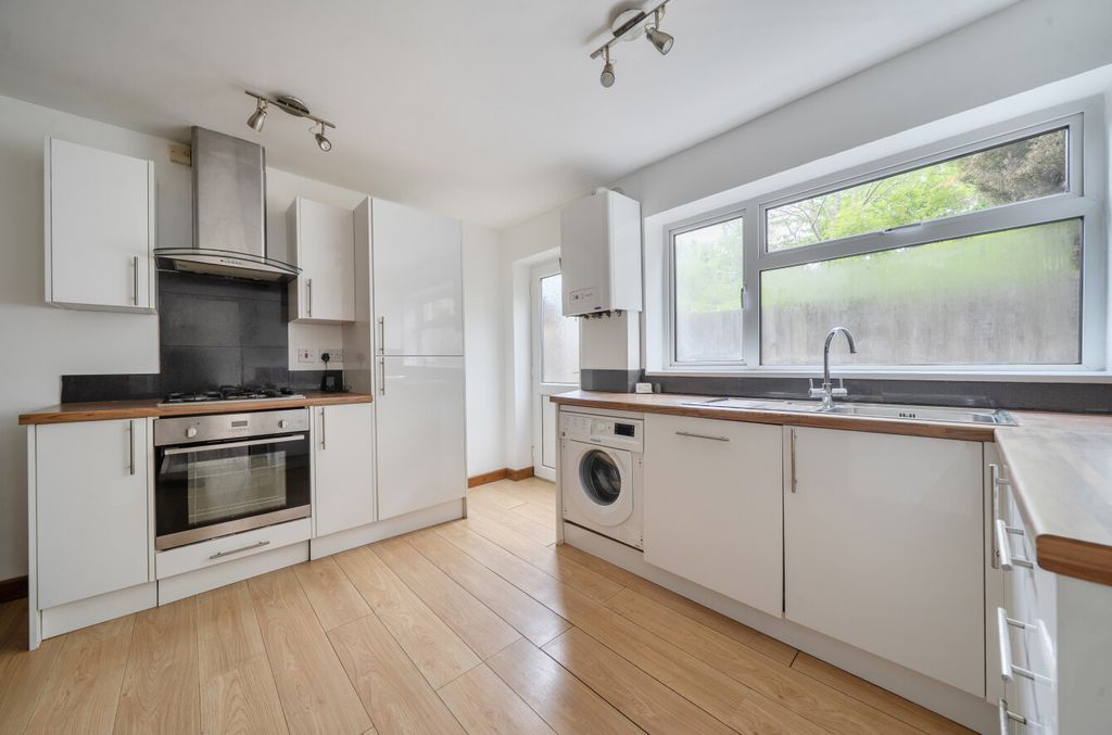 Property photo 1 of 11 Kitchen/Dining Room