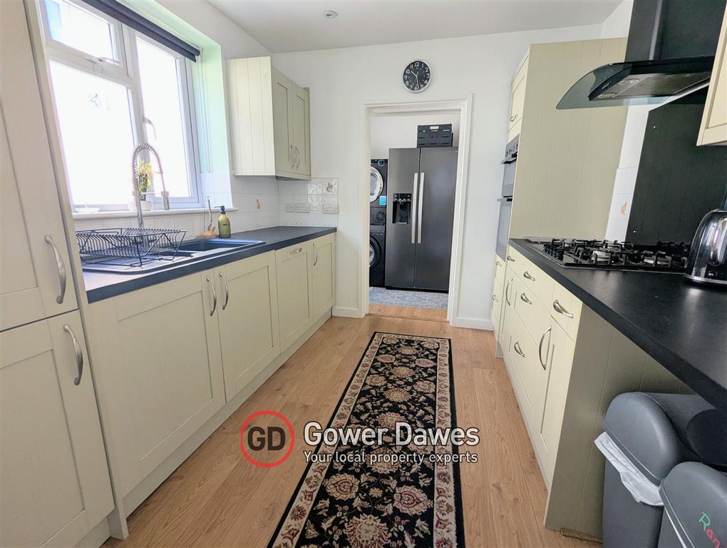 Property photo 2 of 19 Kitchen