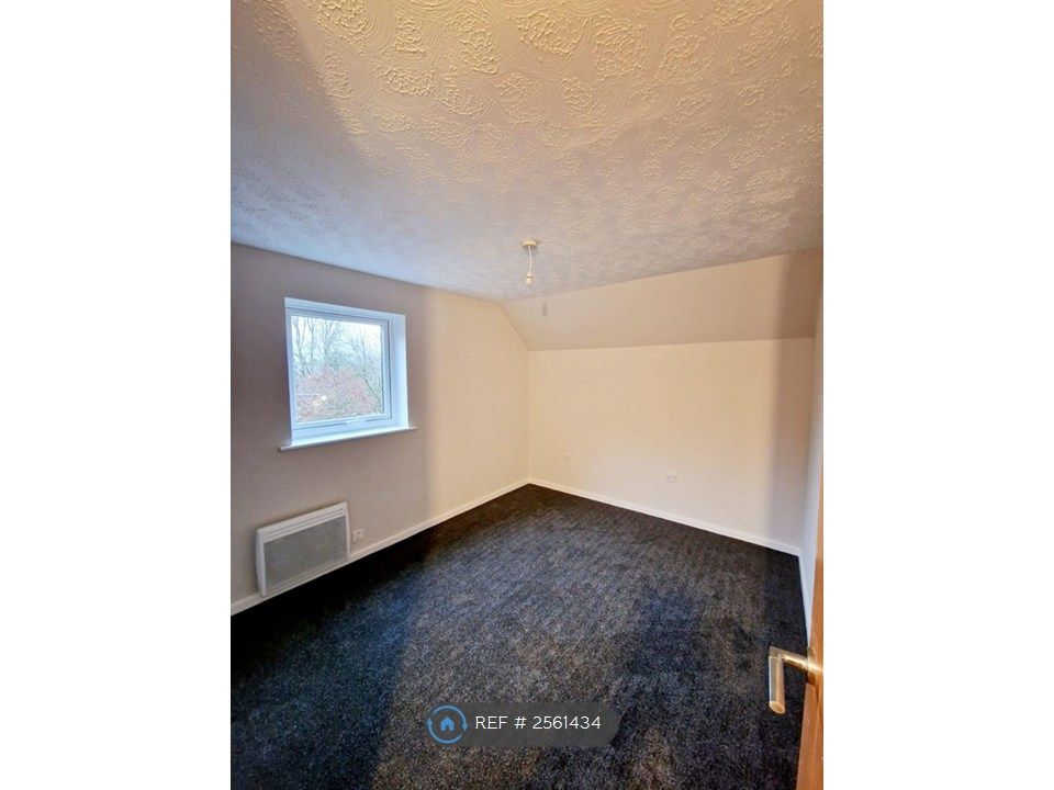 Property photo 3 of 8 Bed Room