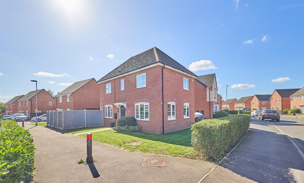 Property photo 1 of 19 Amber Way, Bb 14.Jpg