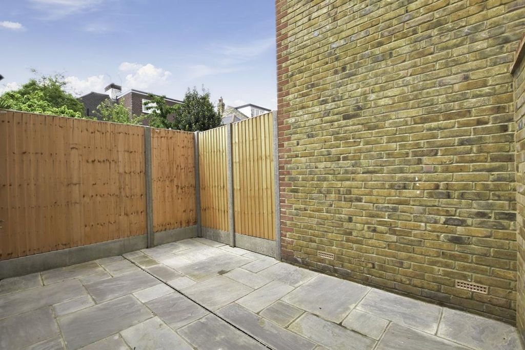 Property photo 2 of 6 Garden