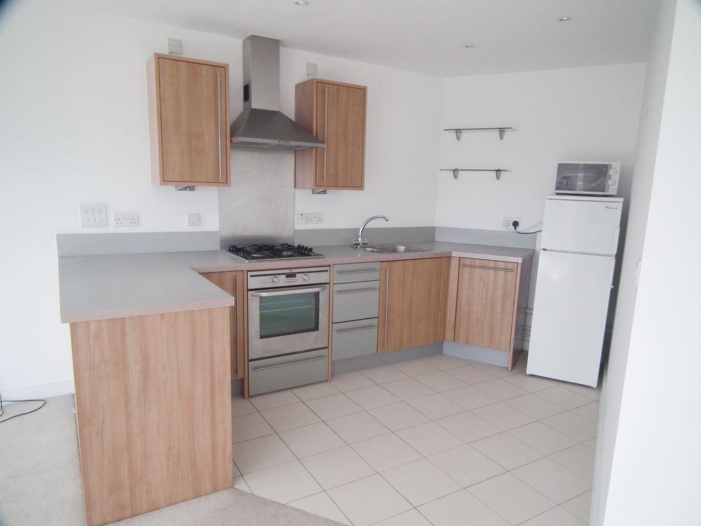 Property photo 2 of 10 Kitchen