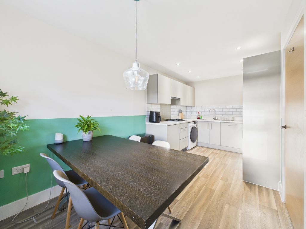 Property photo 2 of 17 Glebe Road