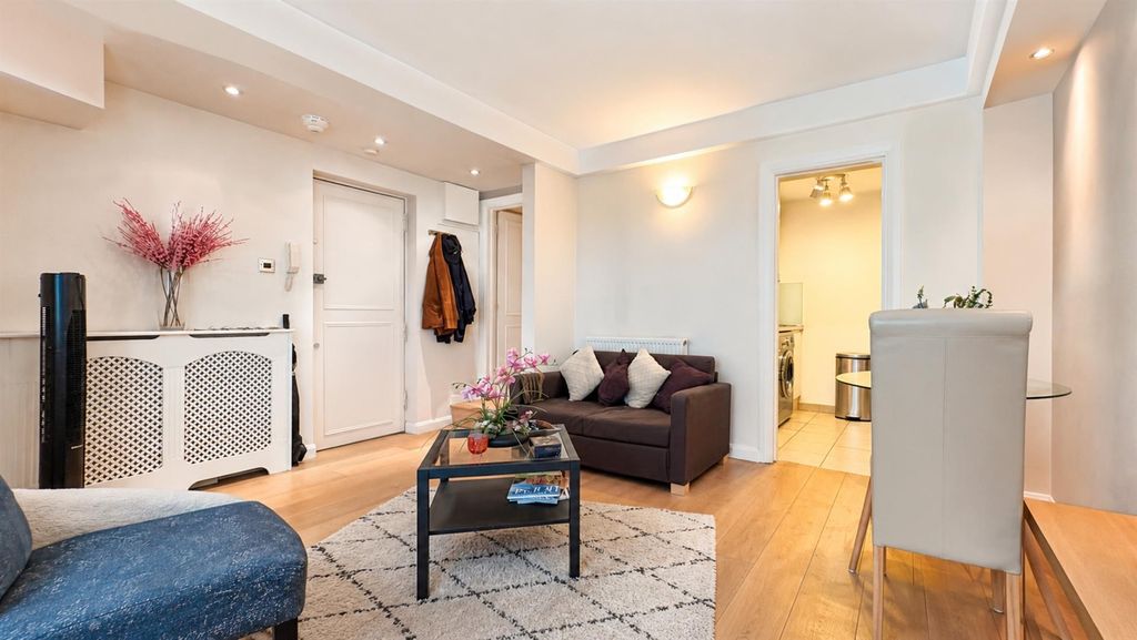 Property photo 3 of 13 Flat B, Lee House11.Jpg