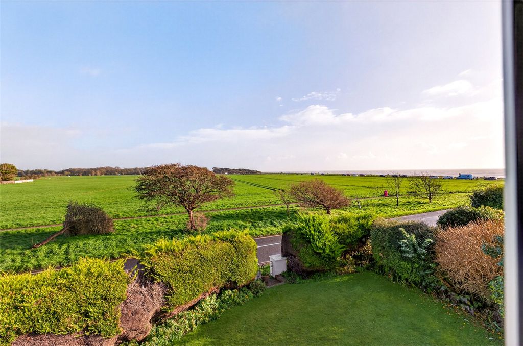 Property photo 3 of 32 Picture No. 31