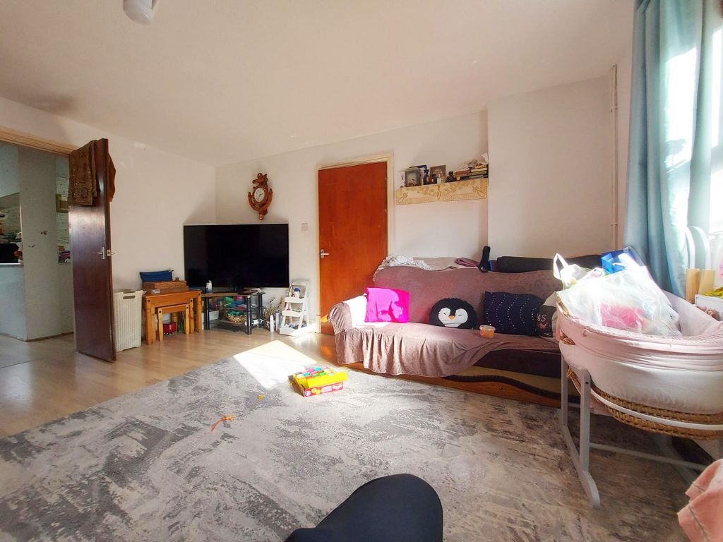 Property photo 3 of 6 Living Room