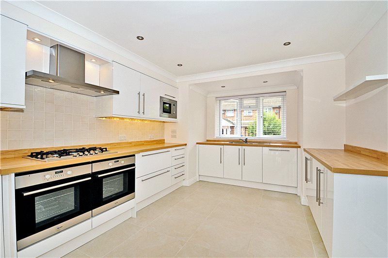 Property photo 3 of 9 Kitchen