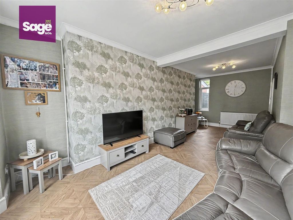 Property photo 3 of 33