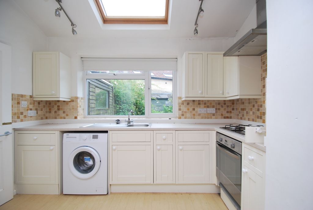 Property photo 3 of 9 Kitchen