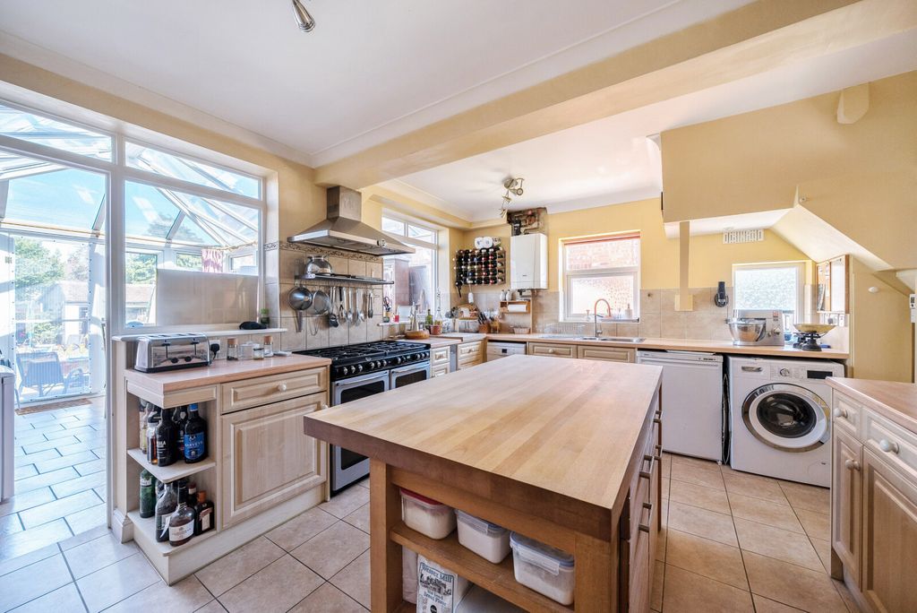 Property photo 2 of 20 1452719-16-69F36F...