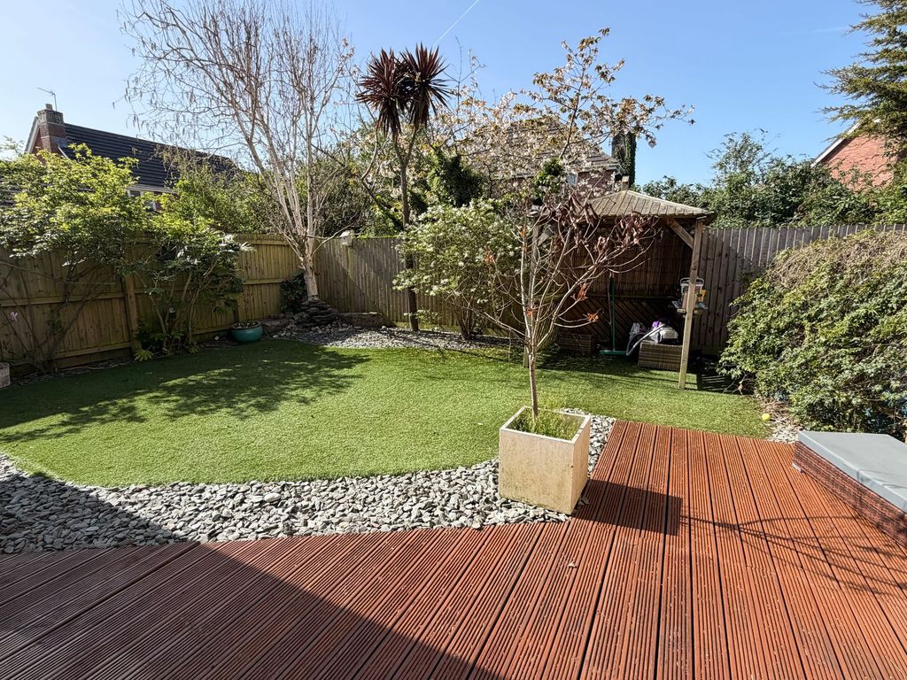 Property photo 2 of 31