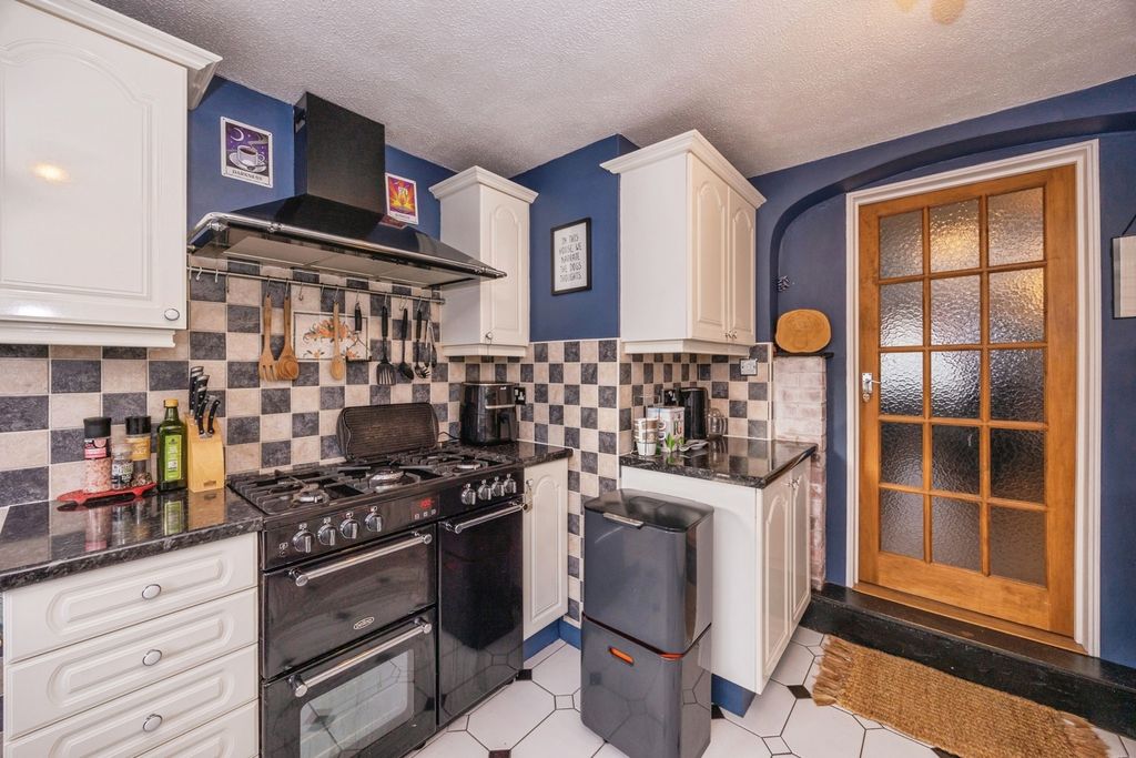 Property photo 3 of 16 Pbox-Img.Jpg