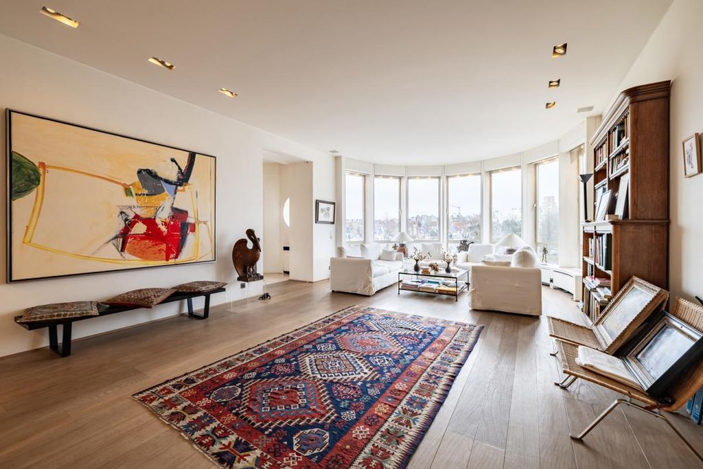 Property photo 2 of 24