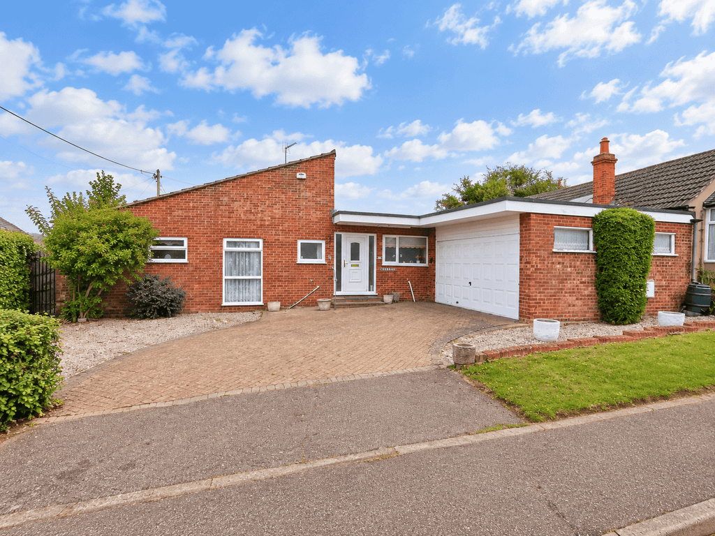 Property photo 1 of 14 4 Bedroom Bungalow For Sale