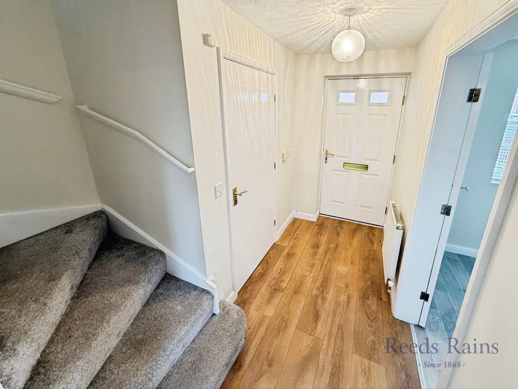 Property photo 2 of 17 Hall