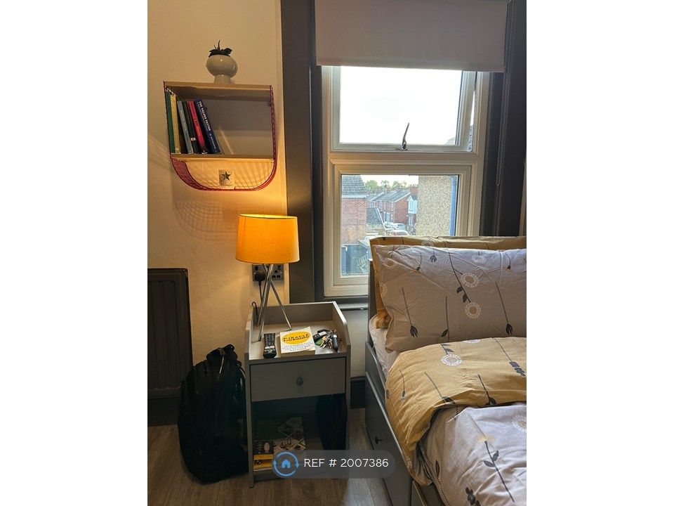 Property photo 2 of 8 Bedside