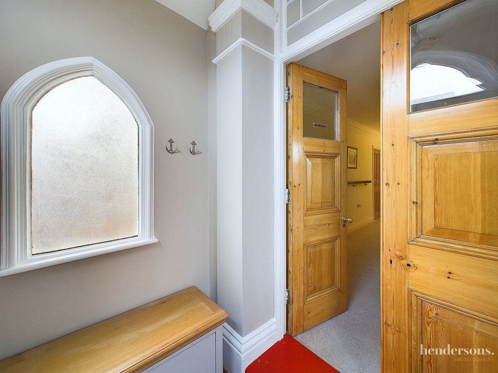 Property photo 2 of 28