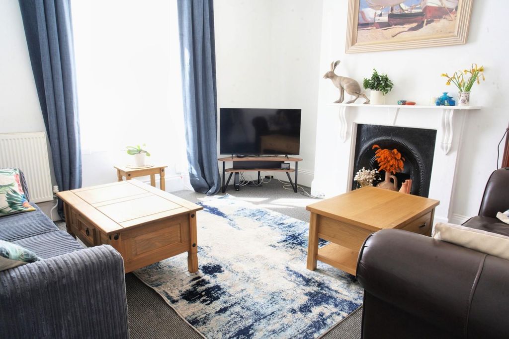 Property photo 3 of 9 Lounge Plym .Jpg