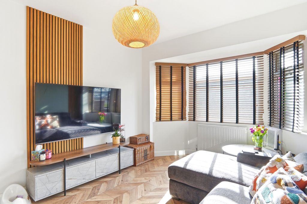 Property photo 2 of 24 Lbroad009