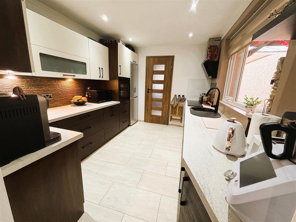 Property photo 2 of 24 Kitchen