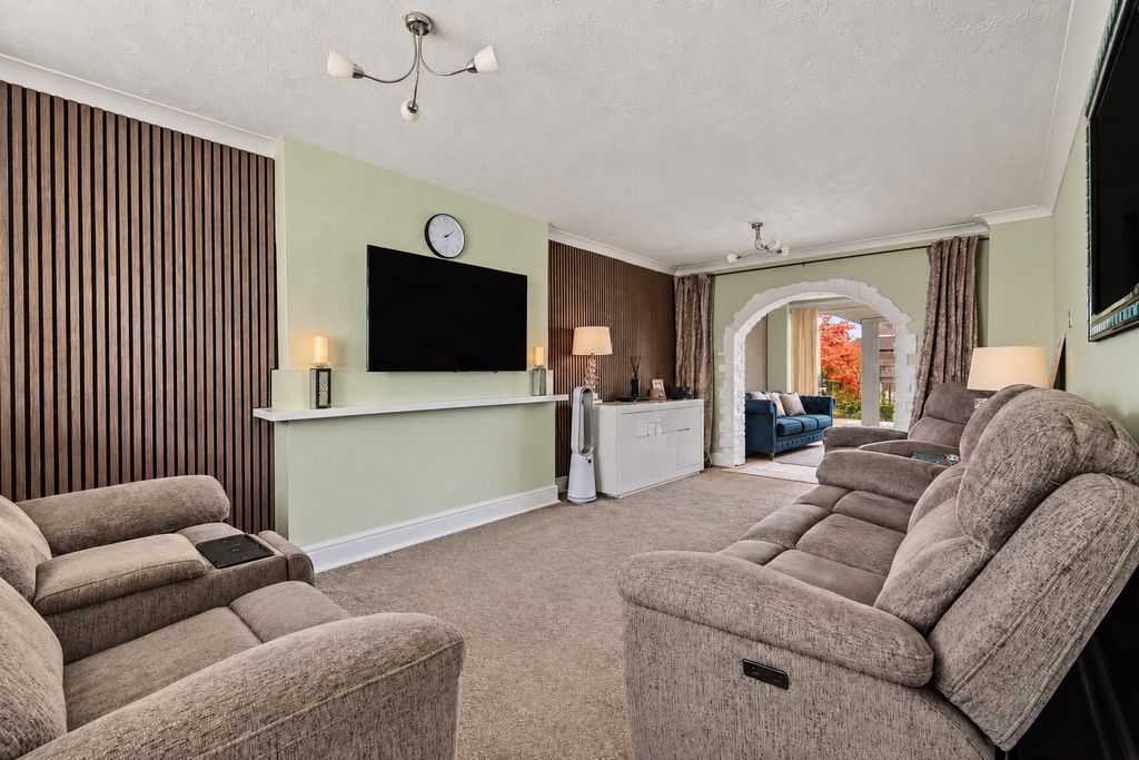 Property photo 2 of 19 5562452