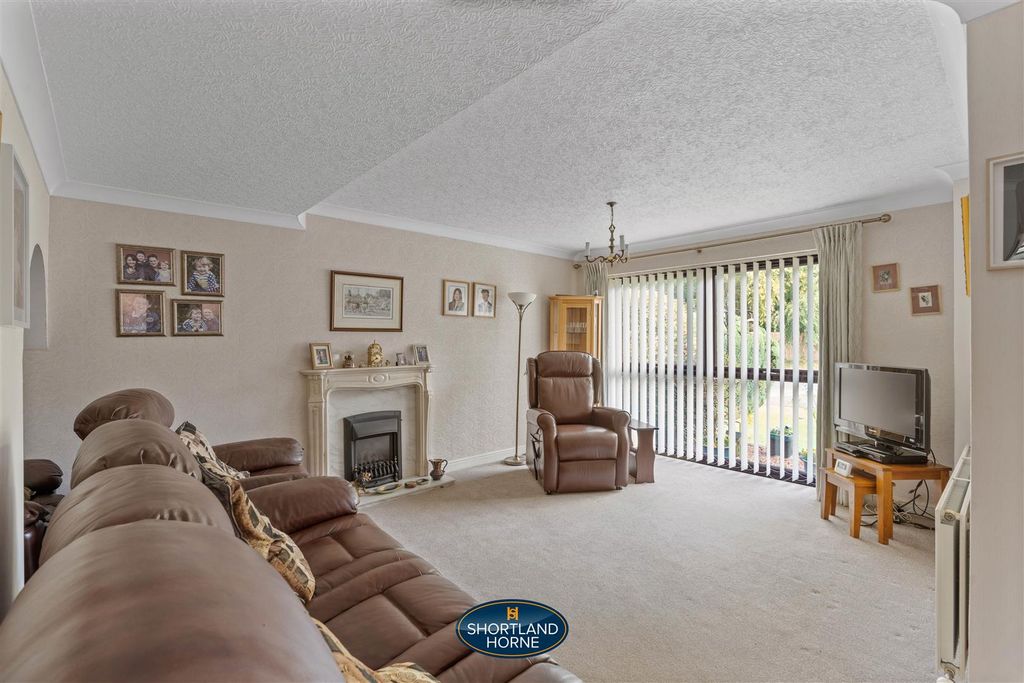 Property photo 3 of 23 Lounge/Dining Room