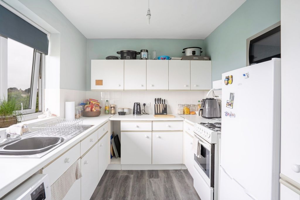 Property photo 2 of 17 Kitchen