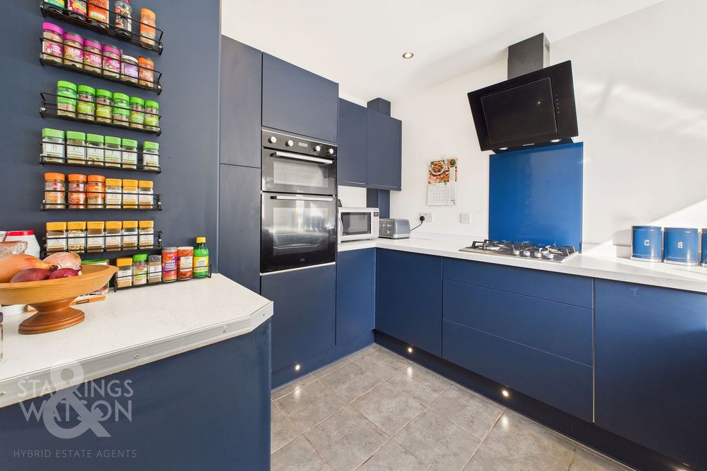 Property photo 3 of 19