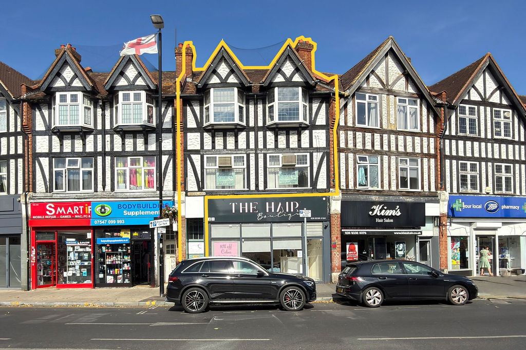 Property photo 2 of 19 162 &amp; 164 Central Rd, Worcester Park, Kt4 8HQ