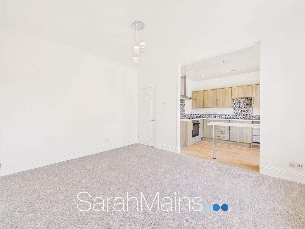 Property photo 3 of 12 Lounge/Kitchen