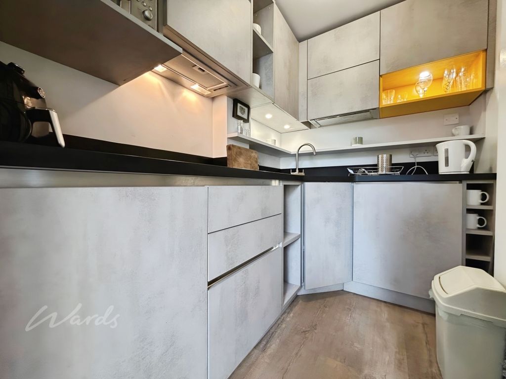 Property photo 3 of 11 Kitchen